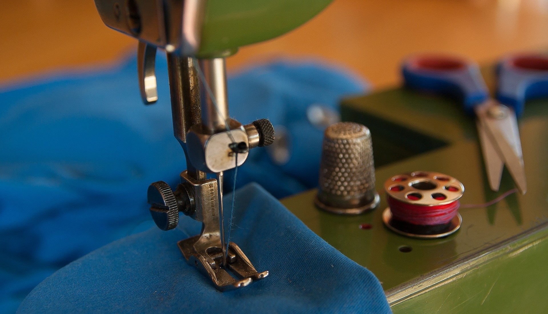 Apprendre à confectionner grâce à la couture - Le Savoir Fer, Atelier de couture & Chantier d'insertion