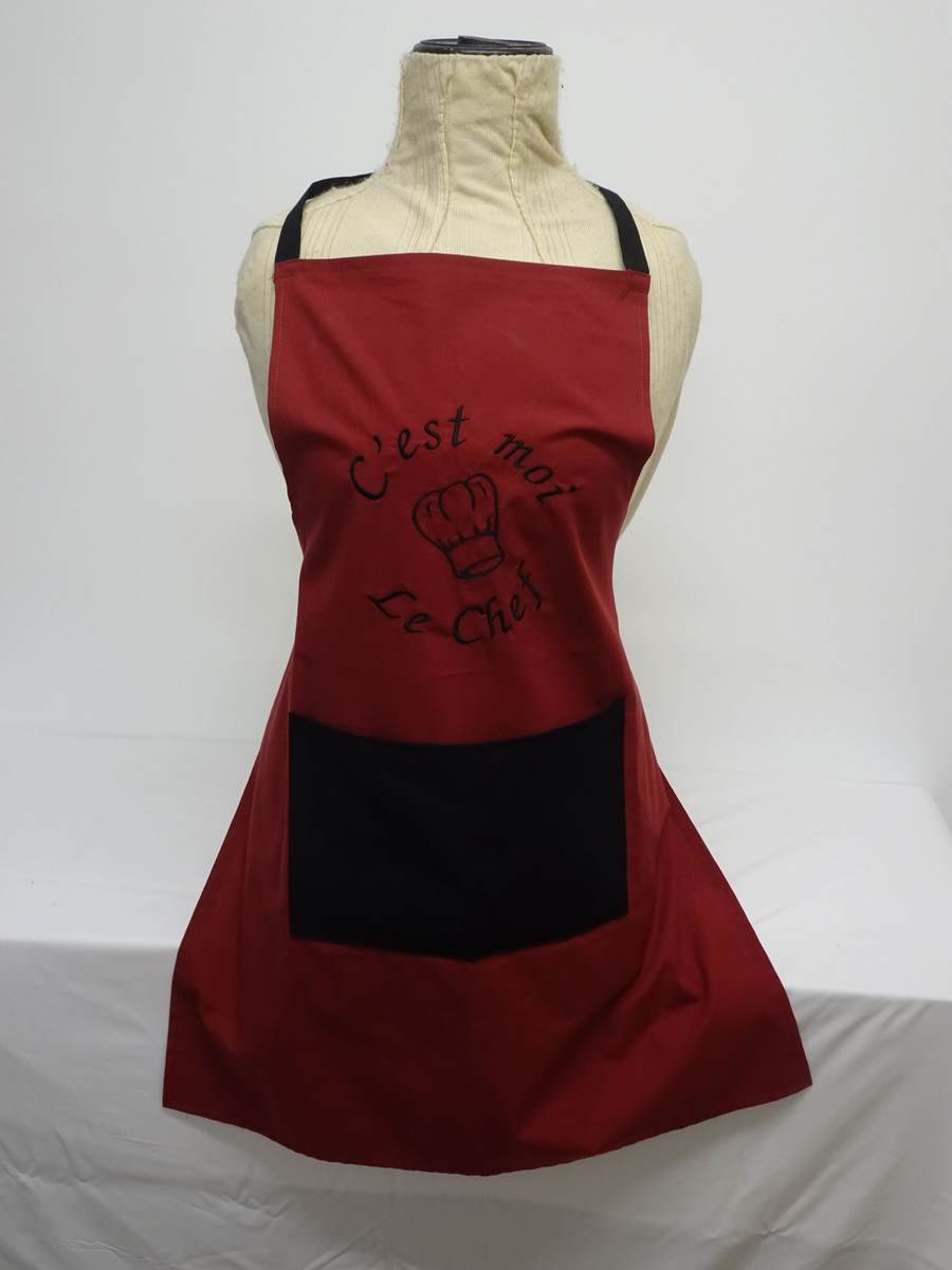 Tablier bordeaux pour adulte brodé C'est moi le chef - Le Savoir Fer, Atelier de couture & Chantier d'insertion Tablier bordeaux pour adulte brodé C'est moi le chef - Le Savoir Fer, Atelier de couture & Chantier d'insertion